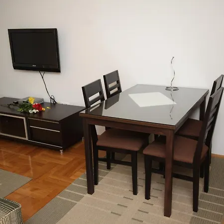 With A Parking Space - 3751 Макарска