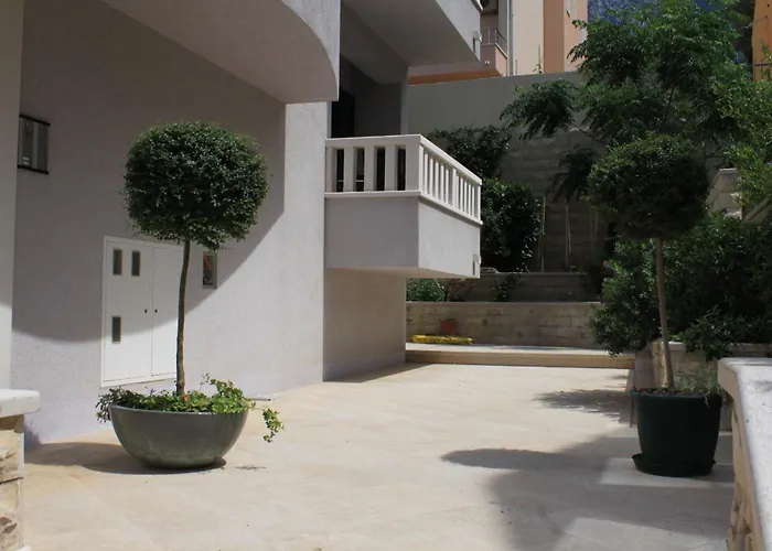 With A Parking Space - 3751 ماكارسكا